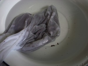 洗うと水が黒く濁る...