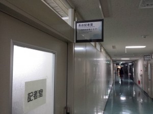 ドキドキしながらドアを開けると事務員さんが座ってるだけだった